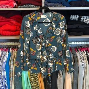 Everleigh teal with floral print long sleeve c neck blouse size S